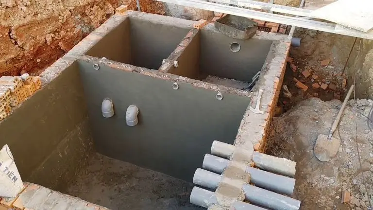 Sơ đồ kỹ thuật minh họa cấu tạo chi tiết hầm tự hoại 3 ngăn, bao gồm các khoang chức năng và kích thước.